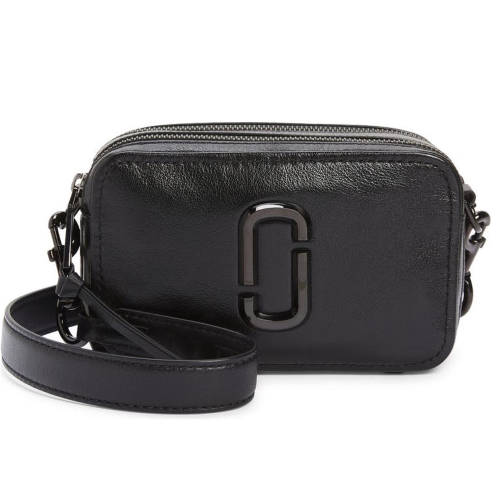 The Marc Jacobs Snapshot Bag in all leather 🖤